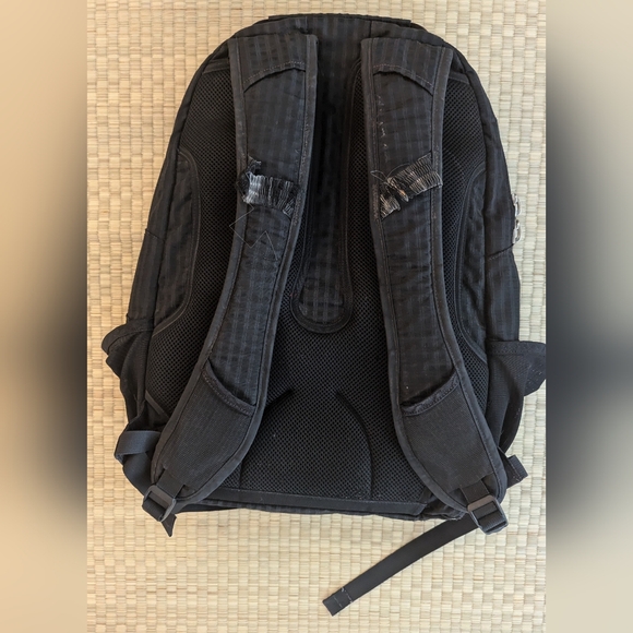 RARE Patagonia Lightwire 25 Laptop Backpack Black - Picture 2 of 8